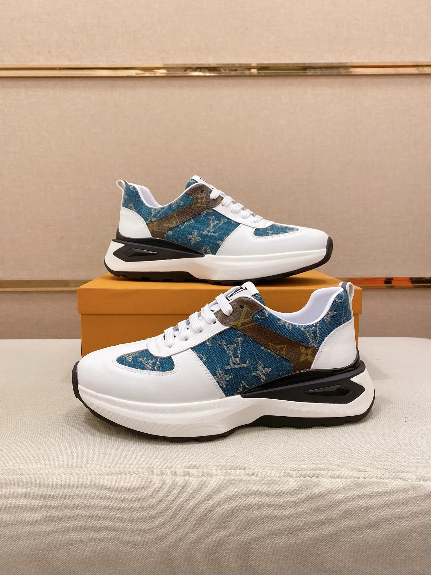Men's shoes💰:442💰🇮🇹🇮🇹LV Louis Vuitton. The latest fashionable casual shoes are popular in physical stores. New spring and summer comfortable imported custom original cowhide, unique jacquard fabric element design. With sheepskin lining, Lv original bottom, [sun][sun] high-end packaging and high quality💪Details determine the quality, you can enter and exit the counter at will, welcome to compare🇮🇹Size 38-44